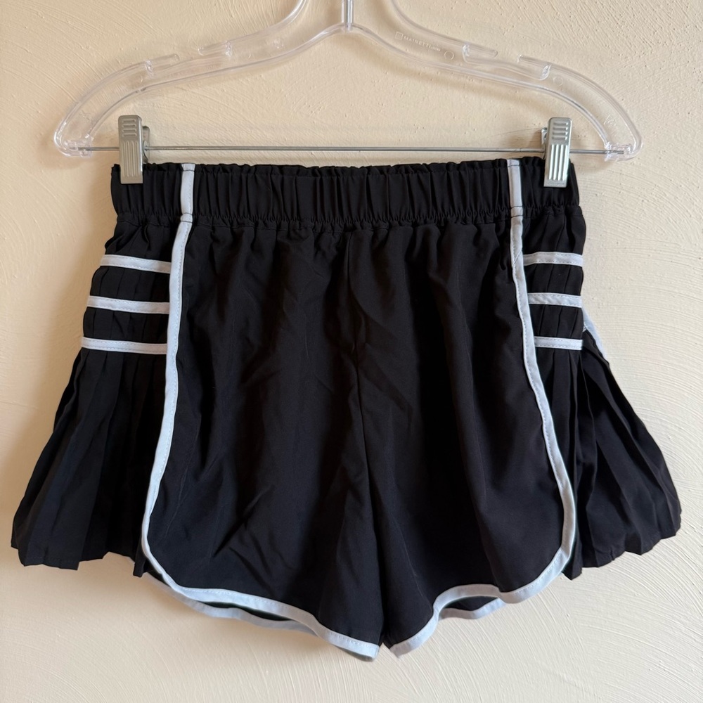 Amazon Athletic Shorts Black and White Lightweight Design